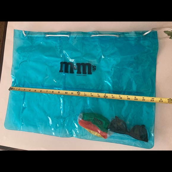 M&Ms plastic beach tote bag - Picture 3 of 6